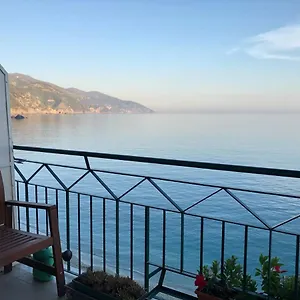 Bea's - The Window To The Sea - Seafront Apartment Monterosso al Mare